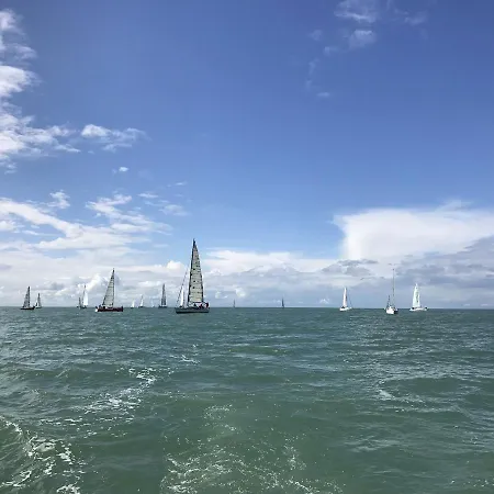 Le Petit Paradis Apartment *